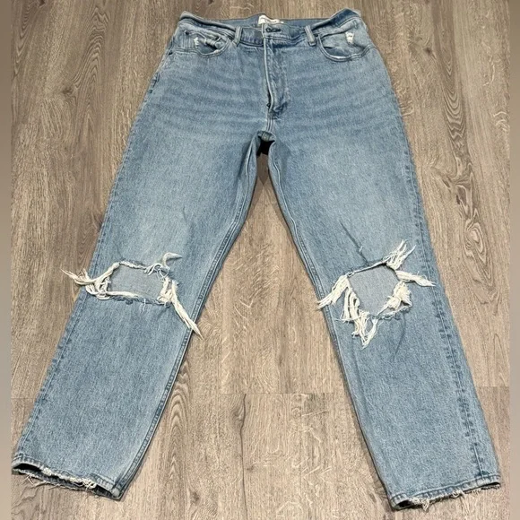 Abercrombie 90’s Straight Ultra High Rise Distressed Denim - Picture 2 of 3